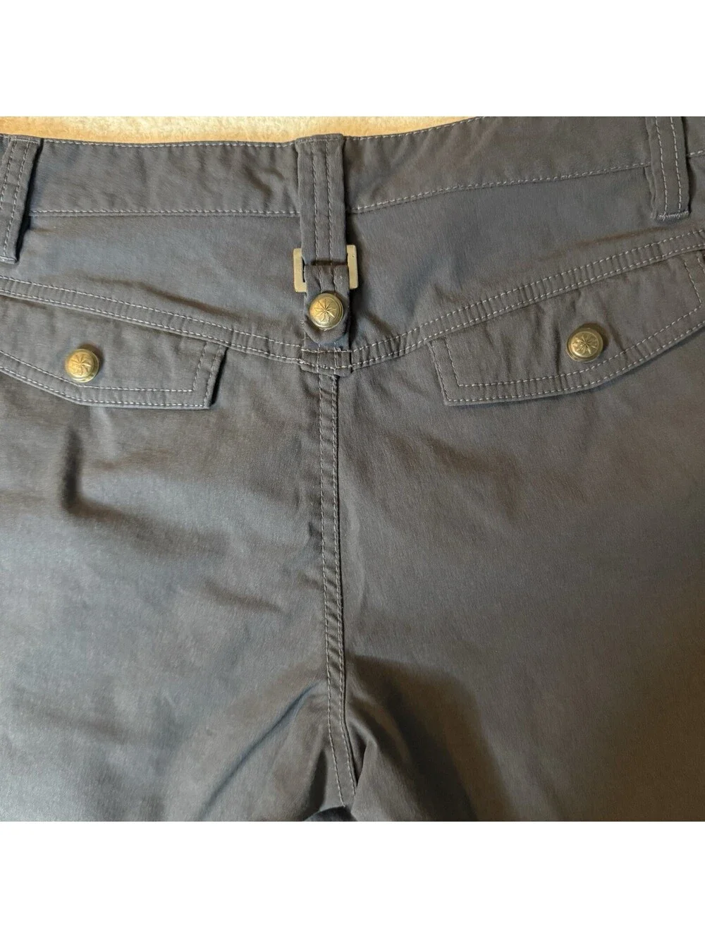 Athleta Women’s Size 6 Gray Hiking Travel Shorts Zip Pockets Stretch
